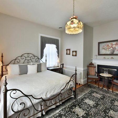 Brockamour Manor Bed And Breakfast Niagara-on-the-Lake Dış mekan fotoğraf