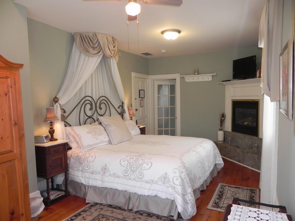 Brockamour Manor Bed And Breakfast Niagara-on-the-Lake Dış mekan fotoğraf