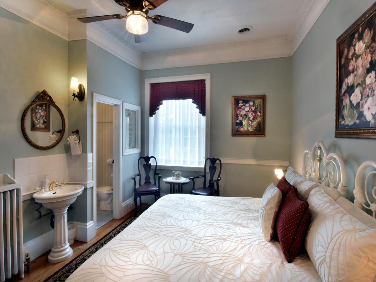 Brockamour Manor Bed And Breakfast Niagara-on-the-Lake Dış mekan fotoğraf