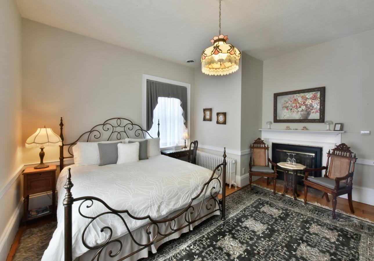 Brockamour Manor Bed And Breakfast Niagara-on-the-Lake Dış mekan fotoğraf